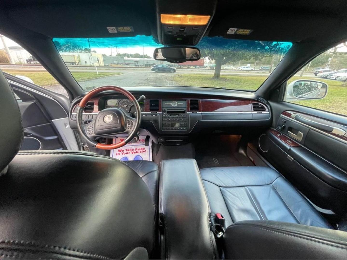 2004 Silver /Black Lincoln Town Car Ultimate (1LNHM83W84Y) with an 4.6 V8 engine, Automatic transmission, located at 5700 Curlew Drive, Norfolk, VA, 23502, (757) 455-6330, 36.841885, -76.209412 - Photo#12